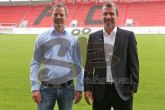 2. BL - FC Ingolstadt 04 - Saison 2013/2014 - Pressekonferenz neuer Chef-Trainer Marco Kurz - Sportdirektor Thomas Linke und Cheftrainer Marco Kurz für die Fotografen im Sportpark