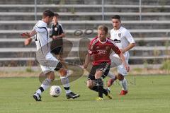 Regionalliga Bayern - FC Ingolstadt 04 II - Rain am Lech - Felix Habersetzer mitte in Bedrängnis