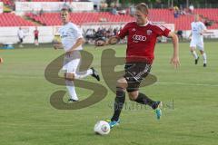 Regionalliga Bayern - FC Ingolstadt 04 II - FC Bamberg 1:0 - Philipp Hofmann kommt zum Tor, spielt Bambergs Torwart Mario Aller aus und verfehlt knapp das leere Tor