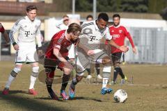 Regionalliga Süd - FC Ingolstadt 04 II - FC Bayern II - Dominik Schmitt links und rechts Julian Green (FCB)