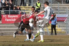 Regionalliga Süd - FC Ingolstadt 04 II - FC Bayern II - Zweikampf, links Stefan Müller und rechts Tobias Schweinsteiger (FCB)