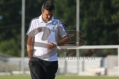 Regionalliga Bayern - FC Ingolstadt 04 II - TSV Buchbach -  Cheftrainer Tommy Stipic bei seinem ersten Spiel in der Regionalliga als Trainer. Schaut auf die Uhr