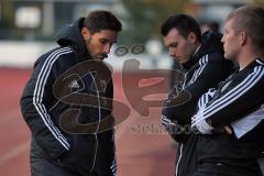 U17 Bundesliga - FC Ingolstadt 04 - FC Bayern - Trainer Stefan Leitl mit seinen Kollegen nach der ersten Halbzeit unzufrieden