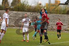 Bayernliga U19 - FC Ingolstadt 04 - 1.FC Nürnberg - vorne Michael Zahnt wird der Ball von Torwart Sebastian Kolbe weg genommen