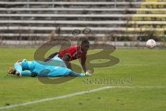 Bayernliga U19 - FC Ingolstadt 04 - 1.FC Nürnberg - Aloe Ihenacho scheitert hier an Torwart Sebastian Kolbe im Alleingang