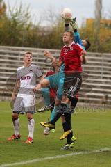 Bayernliga U19 - FC Ingolstadt 04 - 1.FC Nürnberg - vorne Michael Zahnt wird der Ball von Torwart Sebastian Kolbe weg genommen