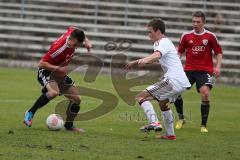 Bayernliga U19 - FC Ingolstadt 04 - 1.FC Nürnberg - Dominic Reisner links verzettelt sich vor dem Tor