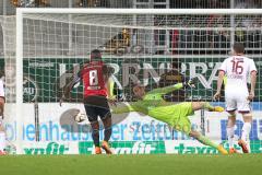 2. Bundesliga - Fußball - FC Ingolstadt 04 - 1. FC Nürnberg - Gegentreffer Torwart Ramazan Özcan (1, FCI) kommt nicht zum Ball, Roger de Oliveira Bernardo (8, FCI) und rechts Stark, Niklas (1.FCN 16)