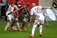 2. Bundesliga - Fußball - FC Ingolstadt 04 - 1. FC Nürnberg - Kampf um den Ball mitte Lukas Hinterseer (16, FCI) links Stark, Niklas (1.FCN 16) und rechts Pinola, Javier (1.FCN 25)