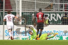2. Bundesliga - Fußball - FC Ingolstadt 04 - 1. FC Nürnberg - Gegentreffer Torwart Ramazan Özcan (1, FCI) kommt nicht zum Ball, Roger de Oliveira Bernardo (8, FCI) und links Koch, Robert (1.FCN 15)