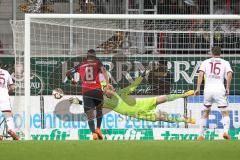 2. Bundesliga - Fußball - FC Ingolstadt 04 - 1. FC Nürnberg - Gegentreffer Torwart Ramazan Özcan (1, FCI) kommt nicht zum Ball, Roger de Oliveira Bernardo (8, FCI) und rechts Stark, Niklas (1.FCN 16)