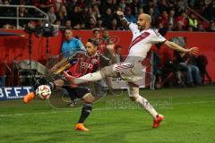 2. Bundesliga - Fußball - FC Ingolstadt 04 - 1. FC Nürnberg - Thomas Pledl (30, FCI) und von rechts kommt Pinola, Javier (1.FCN 25) geflogen