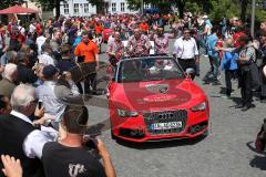 FC Ingolstadt 04 - Meisterfeier - Auto Corso vom Audi Sportpark in die Stadt - Paradeplatz Zuschauer Thomas Pledl (30, FCI) Max Christiansen (19, FCI) Torwart Ramazan Özcan (1, FCI) Bundesligaaufstieg