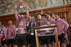 FC Ingolstadt 04 - Meisterfeier - Bundesliga Aufstieg - voller Rathausplatz - Stimmung - Fans - Historischer Sitzungssaal, Eintrag ins Goldene Buch - Oberbürgermeister Dr. Christian Lösel mit Alfredo Morales (6, FCI) Vorsitzender des Vorstandes Peter Jack