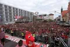 FC Ingolstadt 04 - Meisterfeier - Bundesliga Aufstieg - voller Rathausplatz - Stimmung - Fans - 9000 Zuschauer