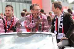 FC Ingolstadt 04 - Meisterfeier - Bundesliga Aufstieg - Rathausplatz - Auto Corso - Florian Günzler, Geschäftsführer Franz Spitzauer (FCI) und Audi Vorstand Axel Strotbek