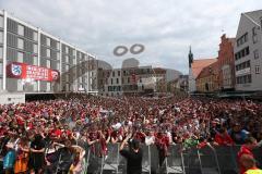 FC Ingolstadt 04 - Meisterfeier - Bundesliga Aufstieg - voller Rathausplatz - Stimmung - Fans - 9000 Zuschauer Fans