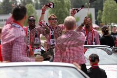 FC Ingolstadt 04 - Meisterfeier - Auto Corso vom Audi Sportpark in die Stadt - Audi A5 Cabrio - Roger de Oliveira Bernardo (8, FCI) Cheftrainer Ralph Hasenhüttl (FCI) Marvin Matip (34, FCI) Bundesligaaufstieg