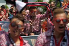 FC Ingolstadt 04 - Meisterfeier - Auto Corso vom Audi Sportpark in die Stadt - Paradeplatz Stefan Lex (14, FCI) Bundesligaaufstieg