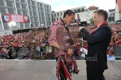 FC Ingolstadt 04 - Meisterfeier - Bundesliga Aufstieg - voller Rathausplatz - Stimmung - Fans - Verleihung Goldene Medaille der Stadt - Oberbürgermeister Dr. Christian Lösel mit Ralph Gunesch (26, FCI)