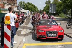 FC Ingolstadt 04 - Meisterfeier - Auto Corso vom Audi Sportpark in die Stadt - Donaulände Zuschauer Bundesligaaufstieg