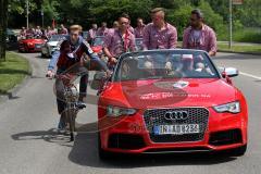 FC Ingolstadt 04 - Meisterfeier - Auto Corso vom Audi Sportpark in die Stadt - Donaubrücke Zuschauer Bundesligaaufstieg