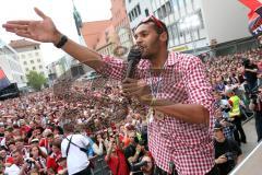 FC Ingolstadt 04 - Meisterfeier - Bundesliga Aufstieg - voller Rathausplatz - Stimmung - Fans - Marvin Matip (34, FCI)