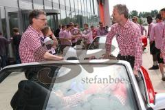 FC Ingolstadt 04 - Meisterfeier - Bundesliga Aufstieg - Rathausplatz - Auto Corso - Co-Trainer Michael Henke (FCI) Sportdirektor Thomas Linke (FCI)