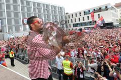 FC Ingolstadt 04 - Meisterfeier - Bundesliga Aufstieg - voller Rathausplatz - Stimmung - Fans - Verleihung Goldene Medaille der Stadt -