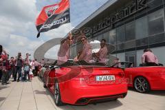 FC Ingolstadt 04 - Meisterfeier - Auto Corso vom Audi Sportpark in die Stadt - Audi A5 Cabrio - Marvin Matip (34, FCI) Cheftrainer Ralph Hasenhüttl (FCI) Roger de Oliveira Bernardo (8, FCI) Bundesligaaufstieg