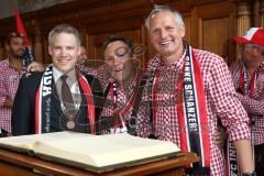 FC Ingolstadt 04 - Meisterfeier - Bundesliga Aufstieg - voller Rathausplatz - Stimmung - Fans - Historischer Sitzungssaal, Eintrag ins Goldene Buch - Oberbürgermeister Dr. Christian Lösel mit Geschäftsführer Franz Spitzauer (FCI) Geschäftsführer Harald Gä