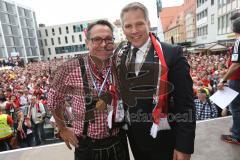 FC Ingolstadt 04 - Meisterfeier - Bundesliga Aufstieg - voller Rathausplatz - Stimmung - Fans - Verleihung Goldene Medaille der Stadt - Oberbürgermeister Dr. Christian Lösel mit Geschäftsführer Franz Spitzauer (FCI)