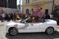 FC Ingolstadt 04 - Meisterfeier - Auto Corso vom Audi Sportpark in die Stadt - Audi A5 Cabrio - links Stefan Lex (14, FCI) Karl-Heinz Lappe (25, FCI) Bundesligaaufstieg