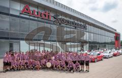 FC Ingolstadt 04 - Meisterfeier Bundesligaaufstieg - Auto Corso vom Audi Sportpark in die Stadt - Audi A5 Cabrio - Mannschaftsfoto Audi