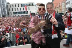 FC Ingolstadt 04 - Meisterfeier - Bundesliga Aufstieg - voller Rathausplatz - Stimmung - Fans - Verleihung Goldene Medaille der Stadt - Danilo Soares Teodoro (15, FCI)