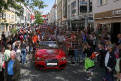 FC Ingolstadt 04 - Meisterfeier - Auto Corso vom Audi Sportpark in die Stadt - Fußgängerzone mit Ordnungsdienst Bundesligaaufstieg