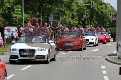 FC Ingolstadt 04 - Meisterfeier - Auto Corso vom Audi Sportpark in die Stadt - Donaubrücke Zuschauer Bundesligaaufstieg