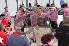 FC Ingolstadt 04 - Meisterfeier - Bundesliga Aufstieg - Rathausplatz - Auto Corso - Tobias Levels (28, FCI) zeigt Schal