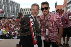 FC Ingolstadt 04 - Meisterfeier - Bundesliga Aufstieg - voller Rathausplatz - Stimmung - Fans - Verleihung Goldene Medaille der Stadt - Mathew Leckie (7, FCI)