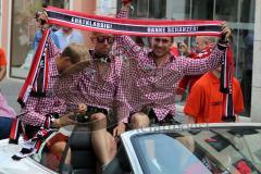 FC Ingolstadt 04 - Meisterfeier - Auto Corso vom Audi Sportpark in die Stadt - Fußgängerzone Stefan Wannenwetsch (22, FCI) Stefan Lex (14, FCI) Karl-Heinz Lappe (25, FCI) Bundesligaaufstieg