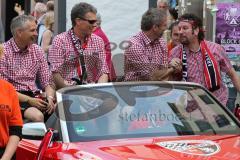 FC Ingolstadt 04 - Meisterfeier - Bundesliga Aufstieg - Rathausplatz - Auto Corso - Fußgängerzone - Geschäftsführer Harald Gärtner (FCI) Cheftrainer Ralph Hasenhüttl (FCI) Sportdirektor Thomas Linke (FCI)