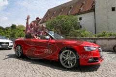 FC Ingolstadt 04 - Meisterfeier - Auto Corso vom Audi Sportpark in die Stadt - Audi A5 Cabrio - Paradeplatz Geschäftsführer Harald Gärtner Co-Trainer Michael Henke (FCI) Sportdirektor Thomas Linke (FCI) Bundesligaaufstieg