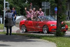 FC Ingolstadt 04 - Meisterfeier - Auto Corso vom Audi Sportpark in die Stadt - Donaubrücke Zuschauer Geschäftsführer Harald Gärtner (FCI) Co-Trainer Michael Henke (FCI) Sportdirektor Thomas Linke (FCI) Bundesligaaufstieg