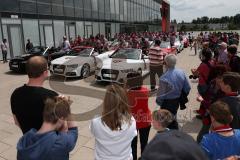 FC Ingolstadt 04 - Meisterfeier - Auto Corso vom Audi Sportpark in die Stadt - Zuschauer Fans Bundesligaaufstieg