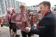 FC Ingolstadt 04 - Meisterfeier - Bundesliga Aufstieg - voller Rathausplatz - Stimmung - Fans - Verleihung Goldene Medaille der Stadt - Oberbürgermeister Dr. Christian Lösel mit Vorsitzender des Vorstandes Peter Jackwerth (FCI) Aufsichtsratsvorsitzender D