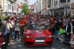 FC Ingolstadt 04 - Meisterfeier - Auto Corso vom Audi Sportpark in die Stadt - Fußgängerzone mit Ordnungsdienst Bundesligaaufstieg