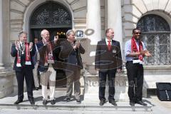 FC Ingolstadt 04 - Meisterfeier - Bundesliga Aufstieg - voller Rathausplatz - Stimmung - Fans - Oberbürgermeister Christian Lösel, Sepp Misslbeck, Robert Bechstädt und ganz rechts Henry Okorafor