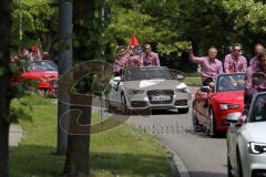 FC Ingolstadt 04 - Meisterfeier - Auto Corso vom Audi Sportpark in die Stadt - Donaubrücke Zuschauer Bundesligaaufstieg