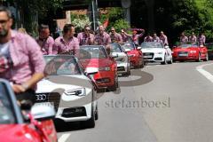 FC Ingolstadt 04 - Meisterfeier - Auto Corso vom Audi Sportpark in die Stadt - Donaubrücke Zuschauer Bundesligaaufstieg