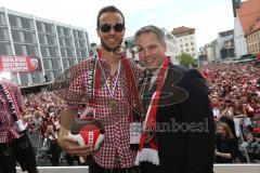 FC Ingolstadt 04 - Meisterfeier - Bundesliga Aufstieg - voller Rathausplatz - Stimmung - Fans - Verleihung Goldene Medaille der Stadt - Oberbürgermeister Dr. Christian Lösel mit Torwart Christian Ortag (39, FCI)